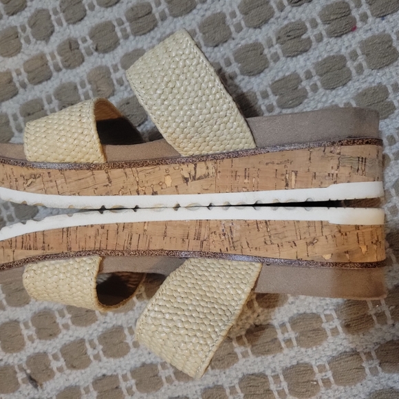 XOXO Daisy's Women Slide - Picture 2 of 5